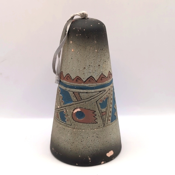 Vintage Native American Ceramic Pottery Bell Hand Painted Handpainted & Engraved - Picture 3 of 11